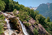 Val Bregaglia, Borgonuovo - Cascata del torrente dell'Acquafraggia dalla 'Sengia'.